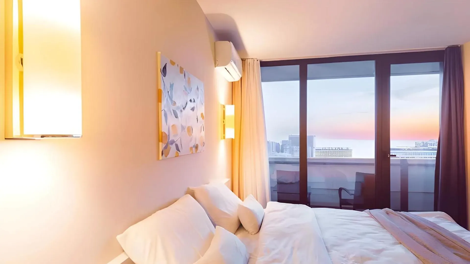 Luxury Orbi City Sea View Aparthotel Batumi 0*,